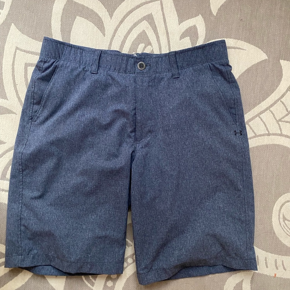 Under Armour grey golf shorts
